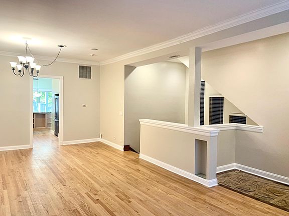 5th image of 841 W Wrightwood Ave #1