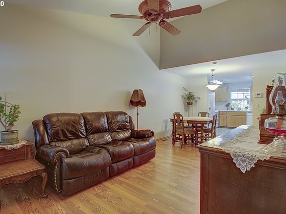 4th image of 1006 NE 45th St APT A3