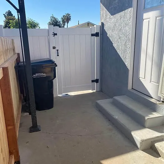 2852 Sewell Ave — Photo 2