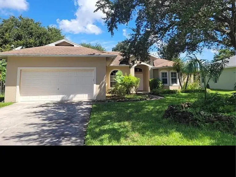 1011 Grove Dr — Photo 9