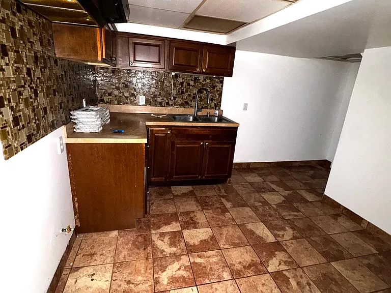 10922 Chicago Rd — Photo 29