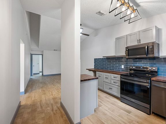 2nd image of 5214 Stacy St #10