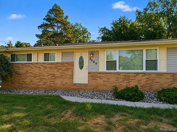 3rd image of 5060 Tahquamenon Trl