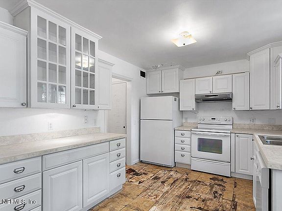 3rd image of 7023 MADRID Avenue