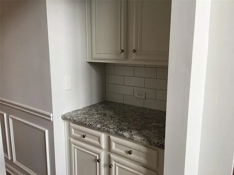 5650 Mirror Lake Dr — Photo 16