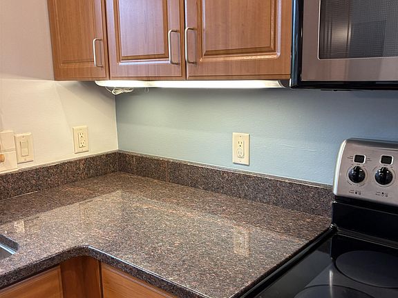 4th image of 1037 Williamson St Unit 301