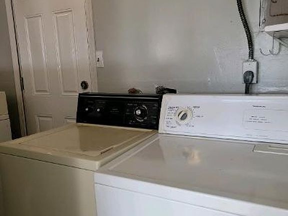 5th image of 2920 N Stevens St