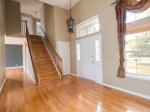2nd image of 2819 Whitehall Ln