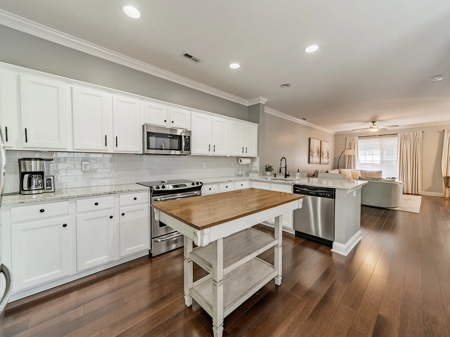 2 bed, 2.5 bath, 1600 sqft, $2,900 — Photo 4
