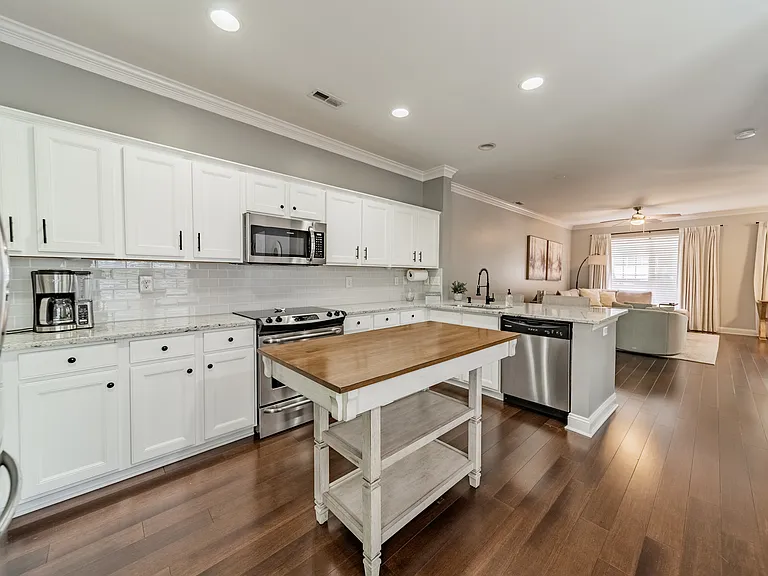 419 Hurston Cir — Photo 4