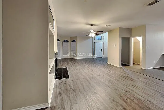 4 bed, 2.5 bath, 2937 sqft, $3,140 — Photo 3