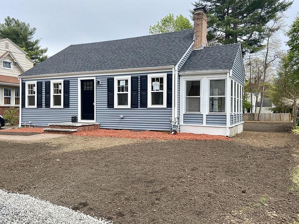 1st image of 82 Lakeshore Dr