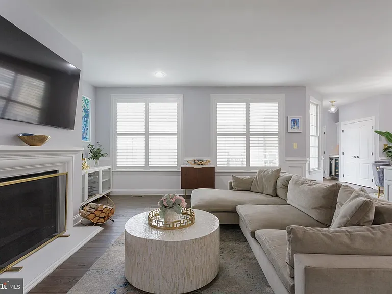 104 Hicks Aly — Photo 13