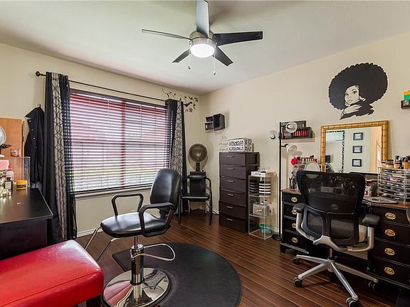 5th image of 8528 Yellow Buckeye Dr