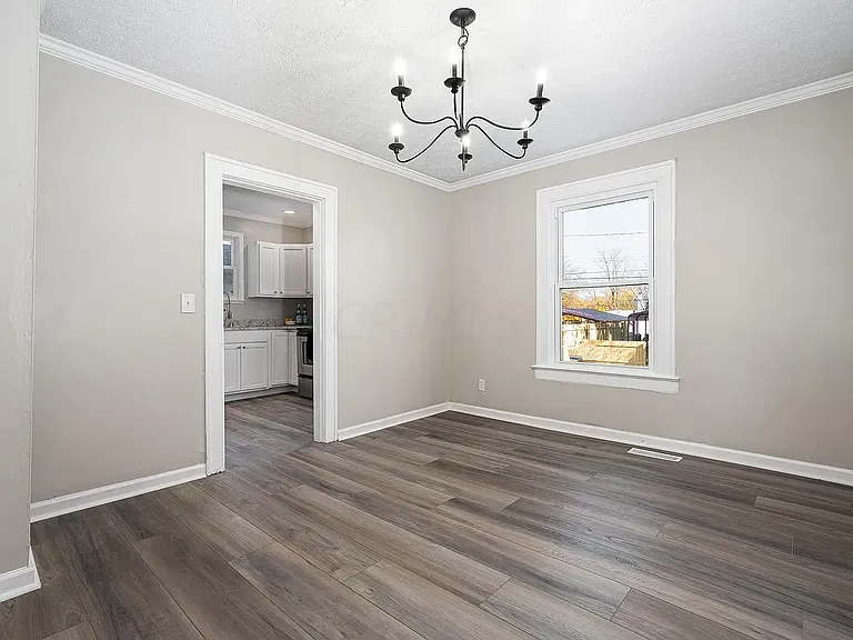1132 Peters Ave — Photo 7