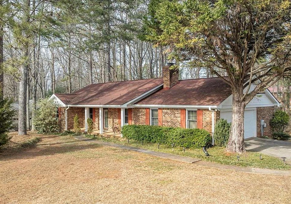 1st image of 399 McDuffie Dr