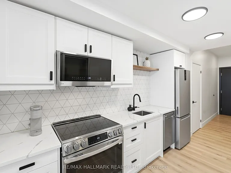 5 Wellington St S #1403 — Photo 9