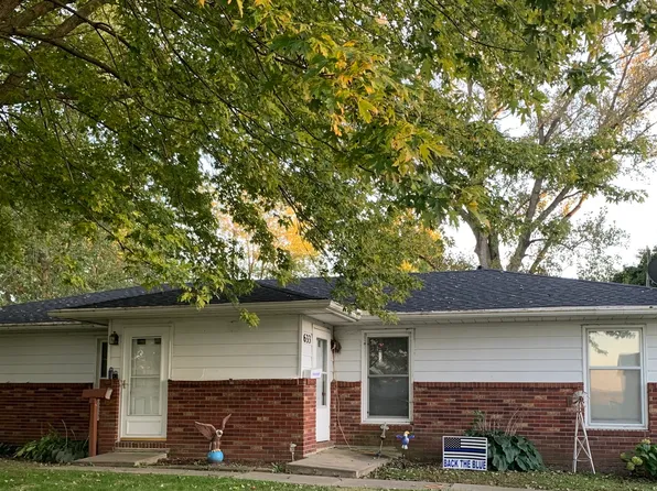 633 Meadow Lane St, Le Roy, IL 61752