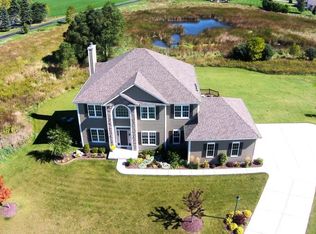 734 Wolf Creek Ct, Grafton, WI 53024