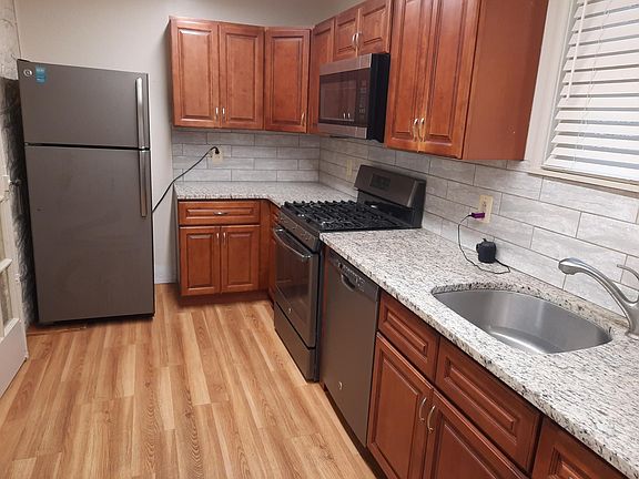 5th image of 118 W Maplewood Ave Floor 2