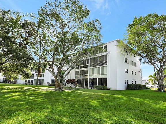2nd image of 4075 Oakridge Dr #4075-F