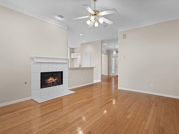 4th image of 4664 Wales Dr