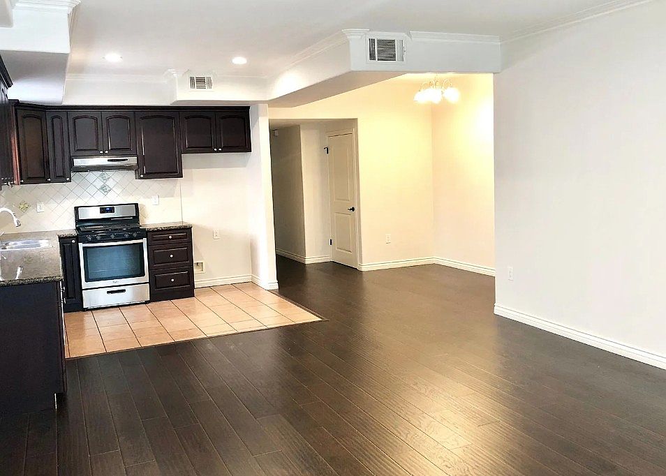 1st image of 6710 Balboa Blvd APT 1