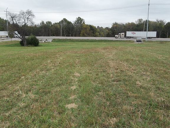 3rd image of 1429 New Columbia Hwy