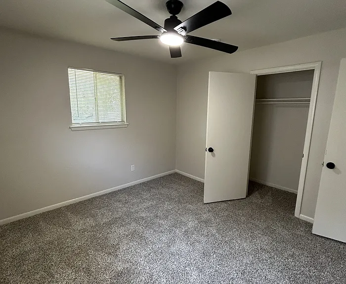 101 S Dallas Ave — Photo 8