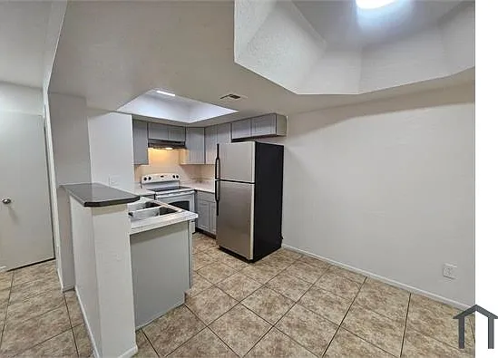 1 bed, 550 sqft, $995 — Photo 2