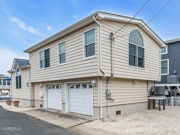 3rd image of 3212 Inlet Road