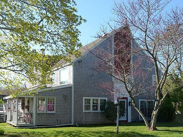 1st image of 660 Main Street