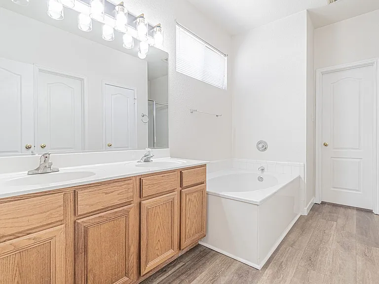 213 Tapwood Ln — Photo 23