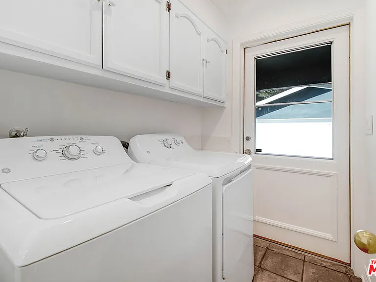 2401 Olive Ave — Photo 37