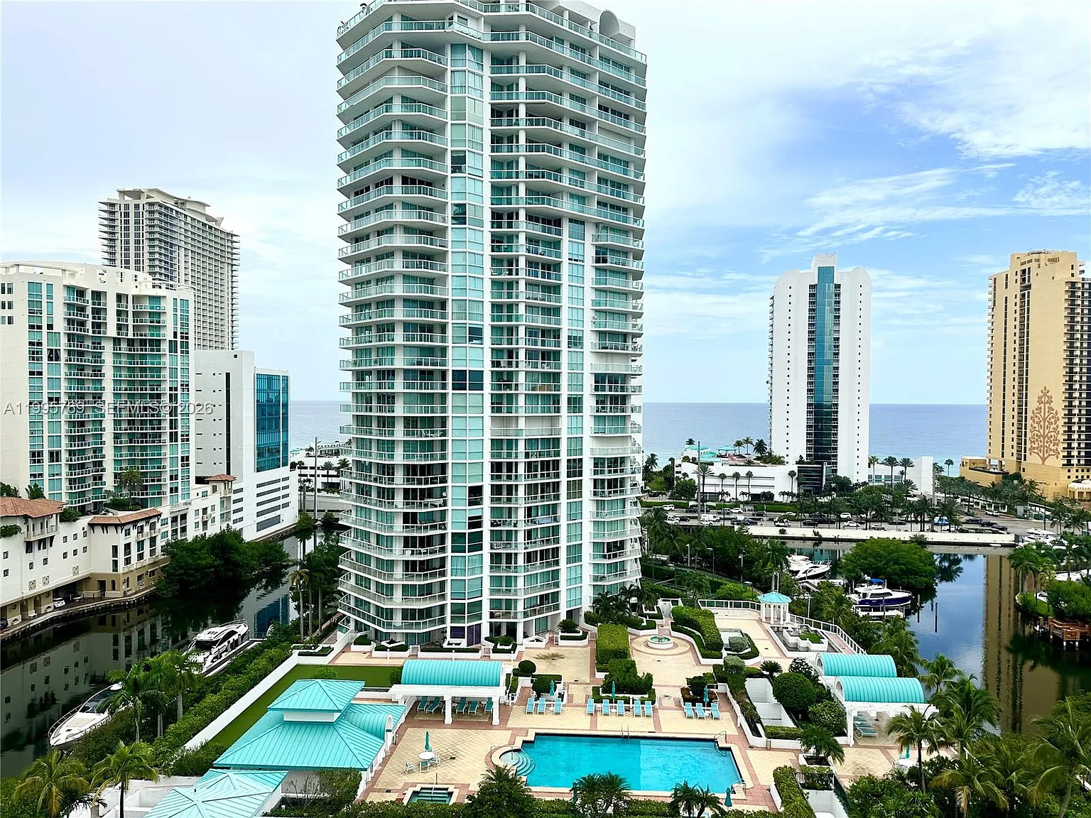 Oceania V Condo — Photo 2