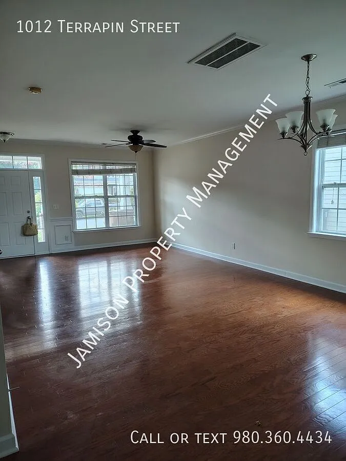 Lovely 5 Bed 3.5 Bath Home in Indian Trail! — Photo 2