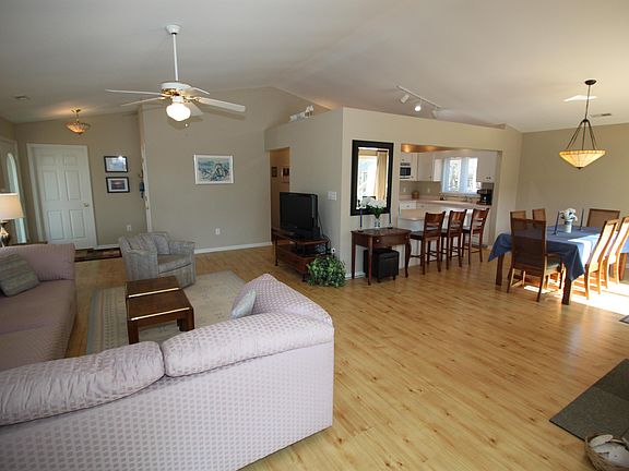 3rd image of 303 Yacht Club Dr