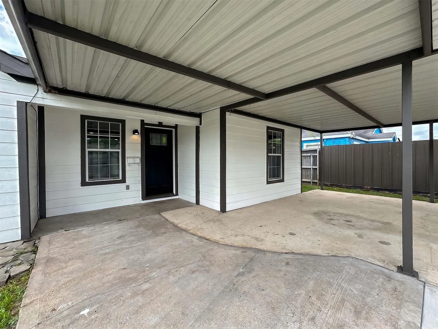 3 bed, 3.0 bath, 1434 sqft, $2,250 — Photo 3