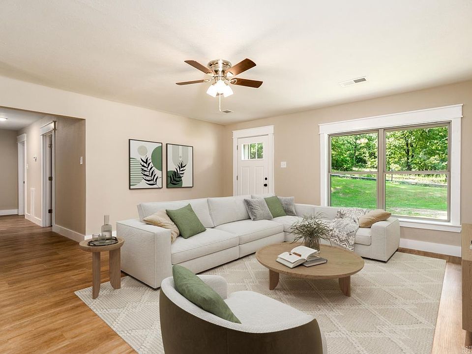 1st image of 4 Simmons Ln