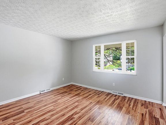 2nd image of 5371 Aqua St
