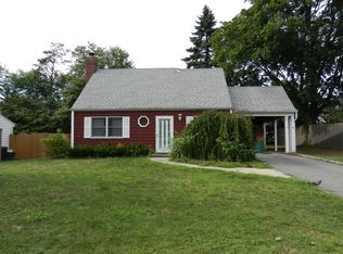 23 10th St, Carle Place, NY 11514
