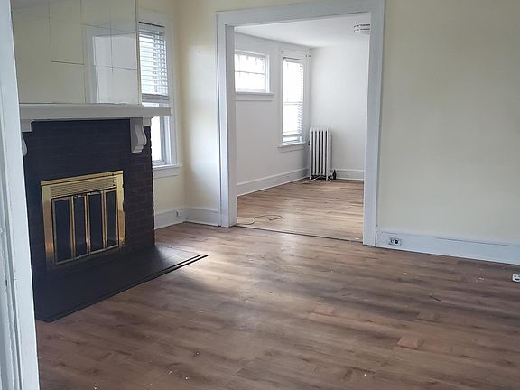3rd image of 35 Kingsley St Floor 2