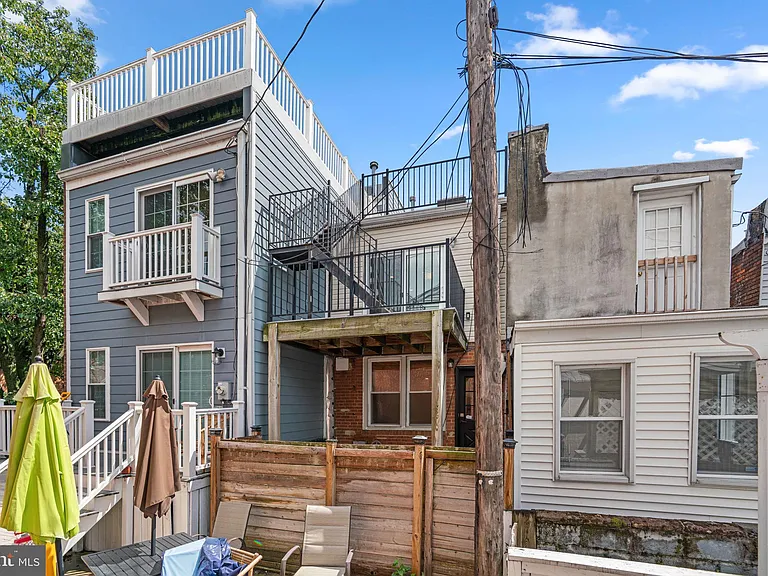 112 E Randall St — Photo 43