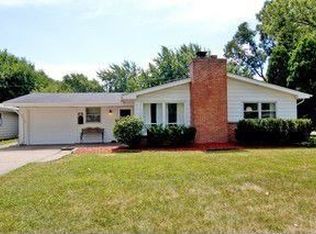 951 Pebble Dr, Wheeling, IL 60090