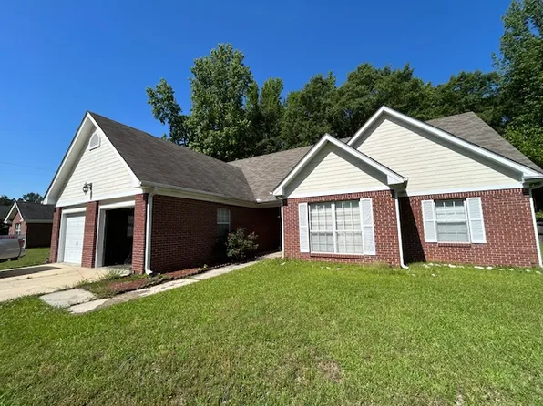 288 Acorn Dr, Columbus, MS 39705