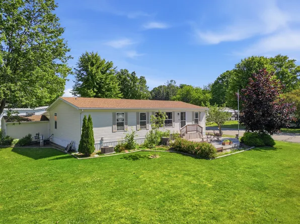 45 Pecan Ave NE, Cedar Springs, MI 49319