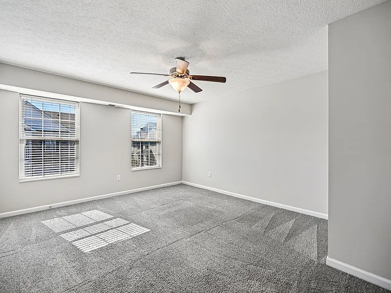 Latham Apartments — Photo 27