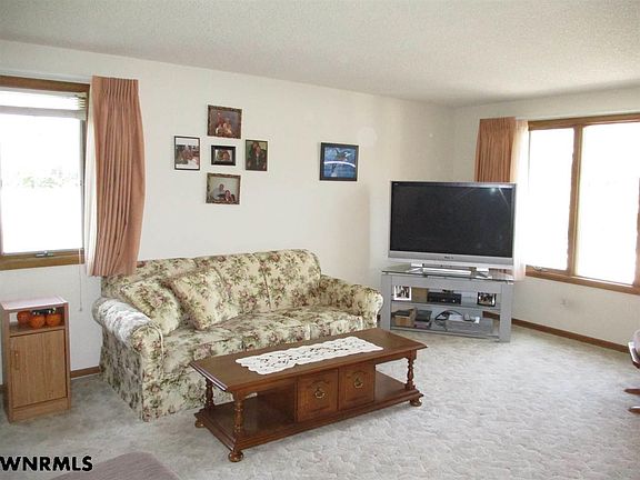 3rd image of 11 Brentwood Ct