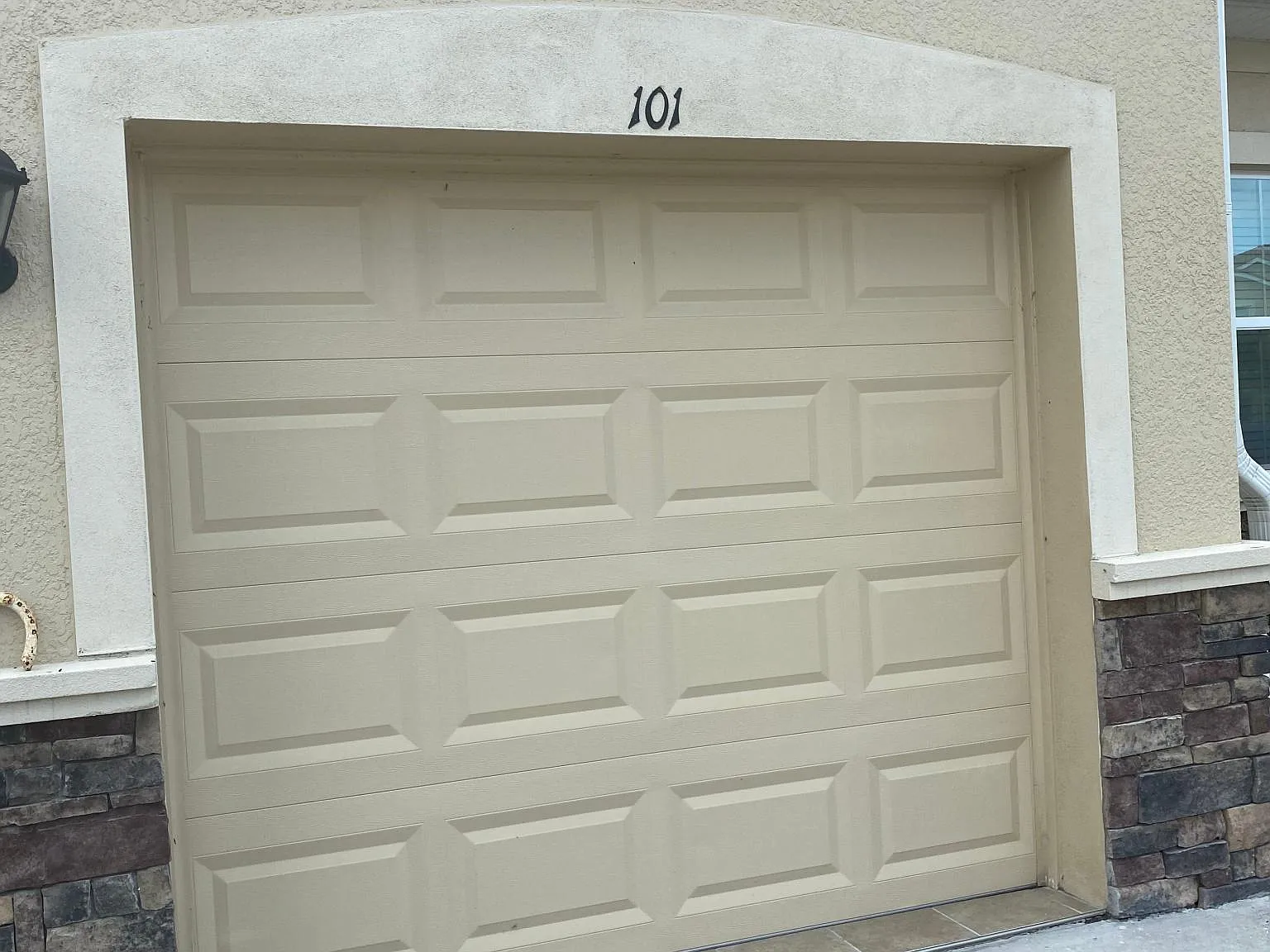 3 bed, 1600 sqft, $2,300 — Photo 2