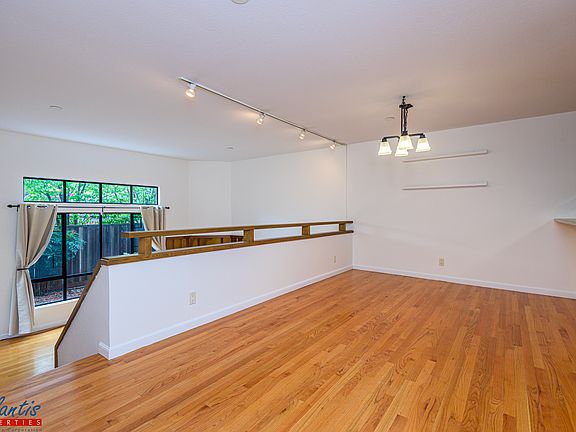 5th image of 225 High St